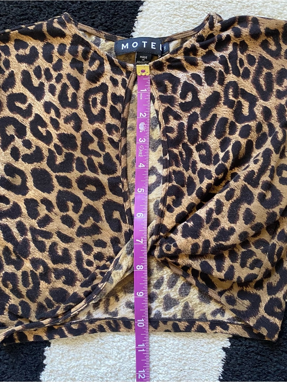 Motel Rocks leopard crop top - Picture 5 of 7